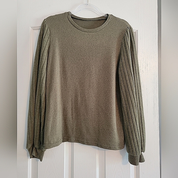 SHEIN Tops - SHEIN Puff Shoulder sweater
